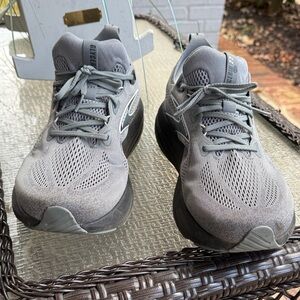 Brooks Men's Gray Athletic Shoes